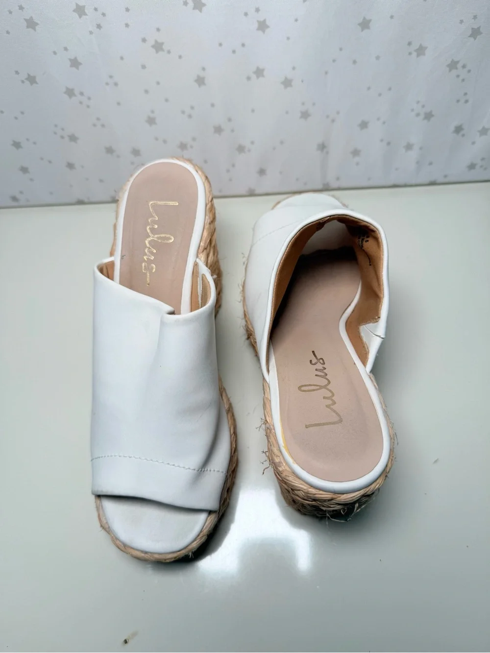 Lulus slip wedge
